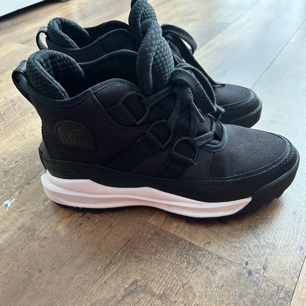 Sorel Black and White Lace-Up Outdoor Boot Sneakers